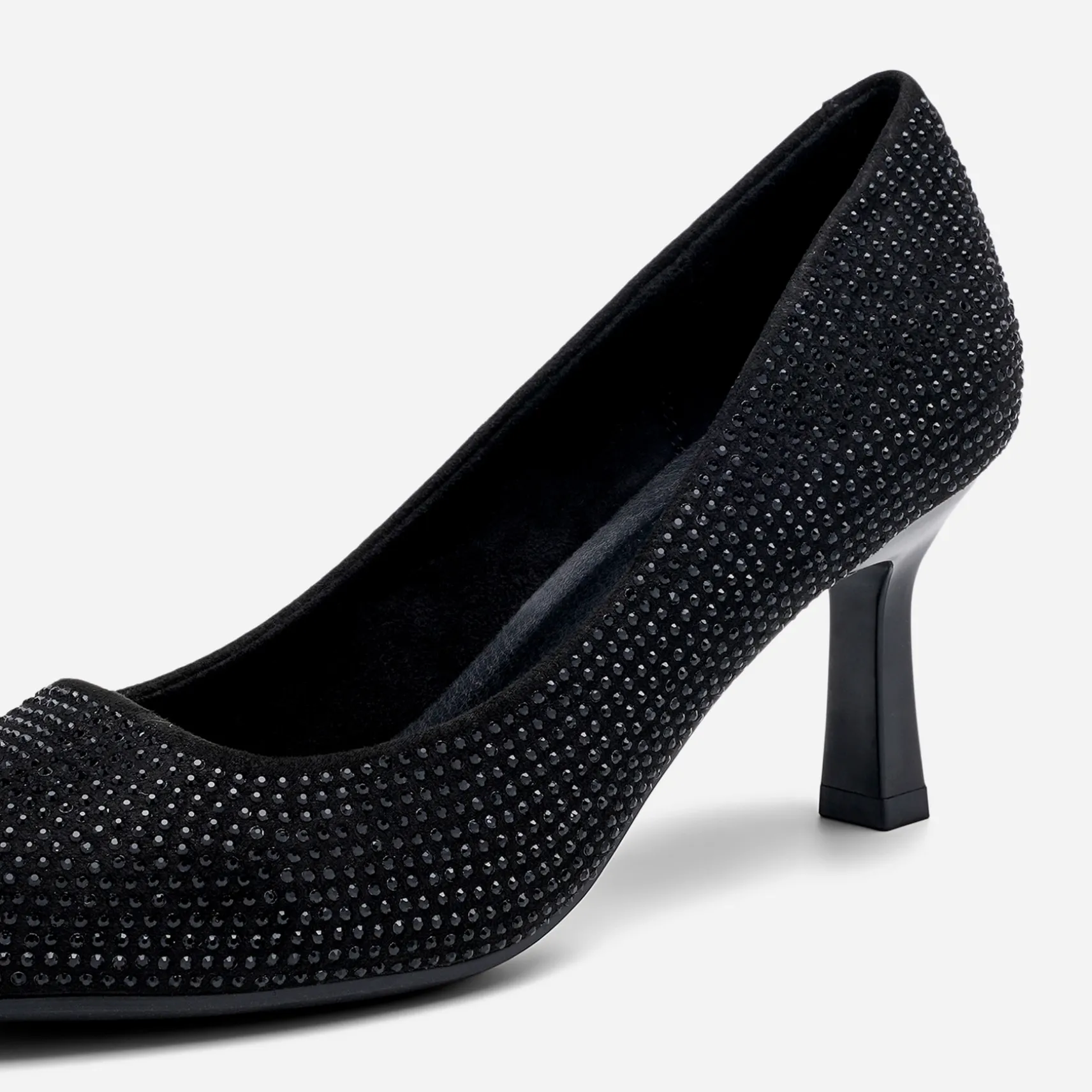 CLOU, Pumps