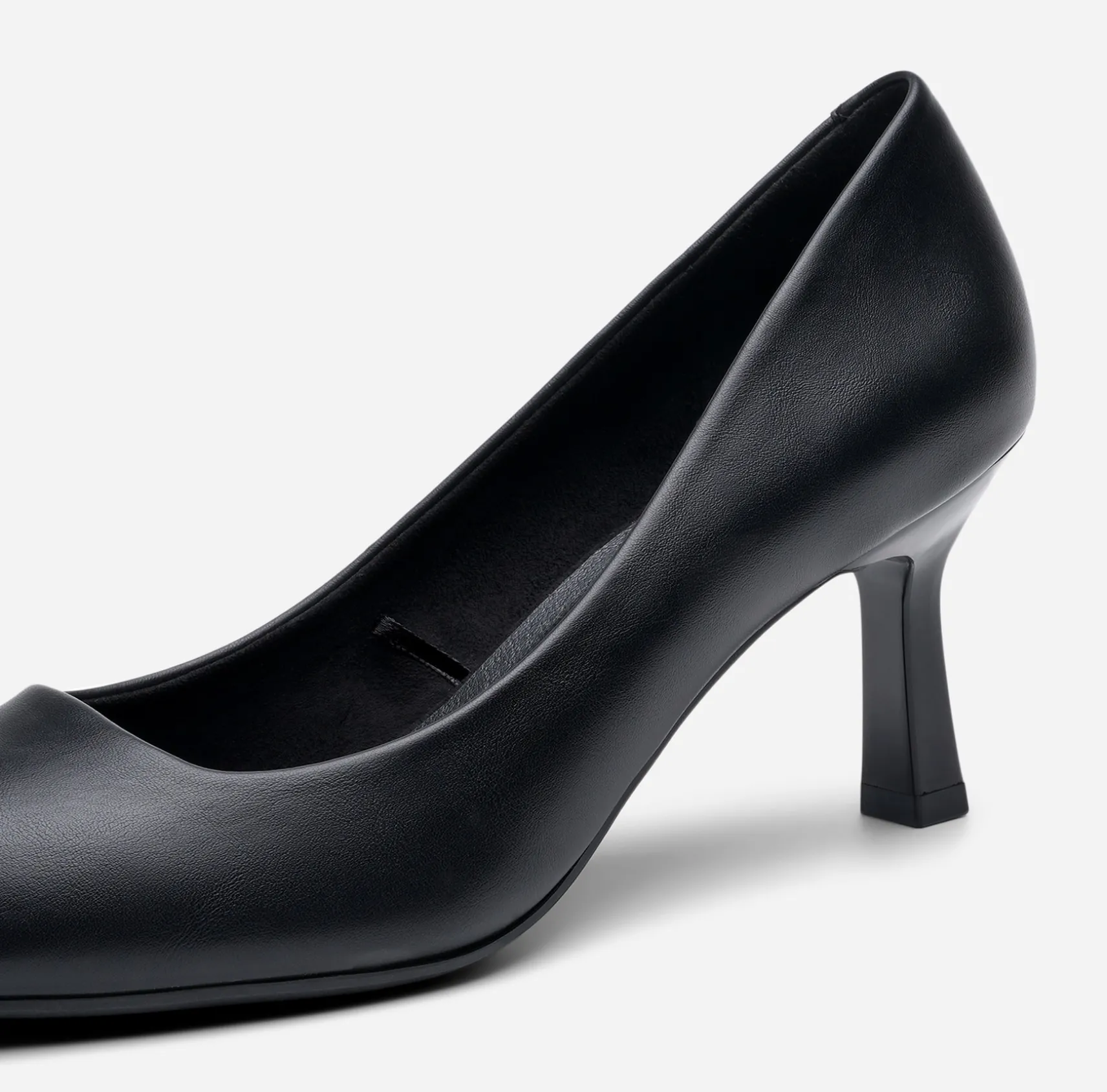 CLOU, Pumps