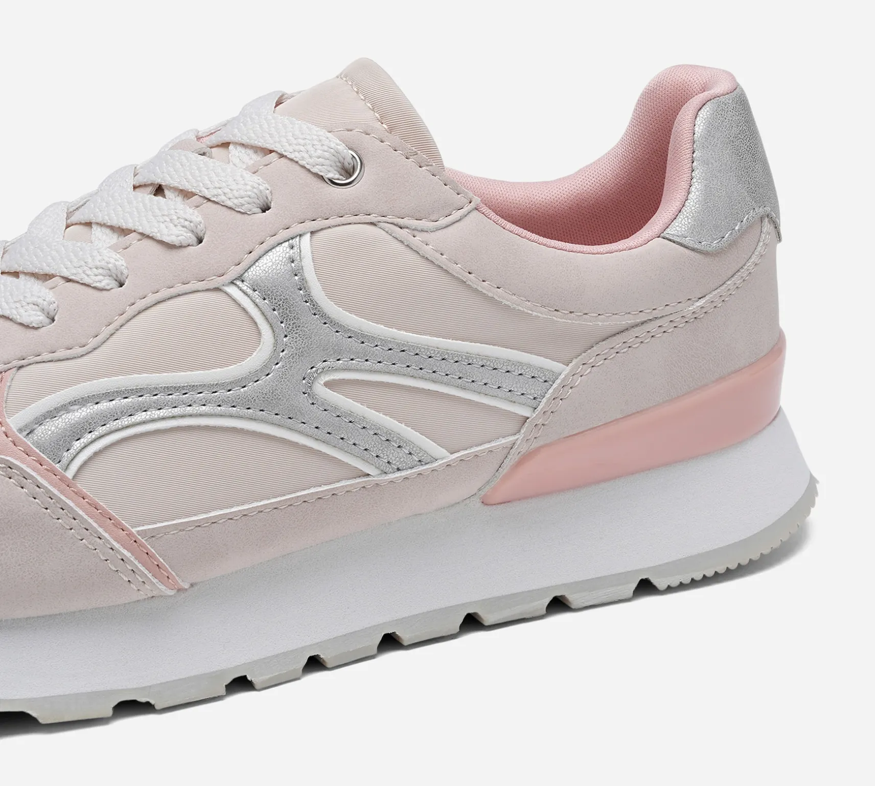 CLOU, Sneakers