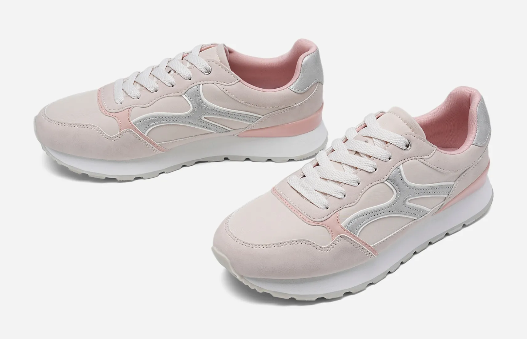 CLOU, Sneakers