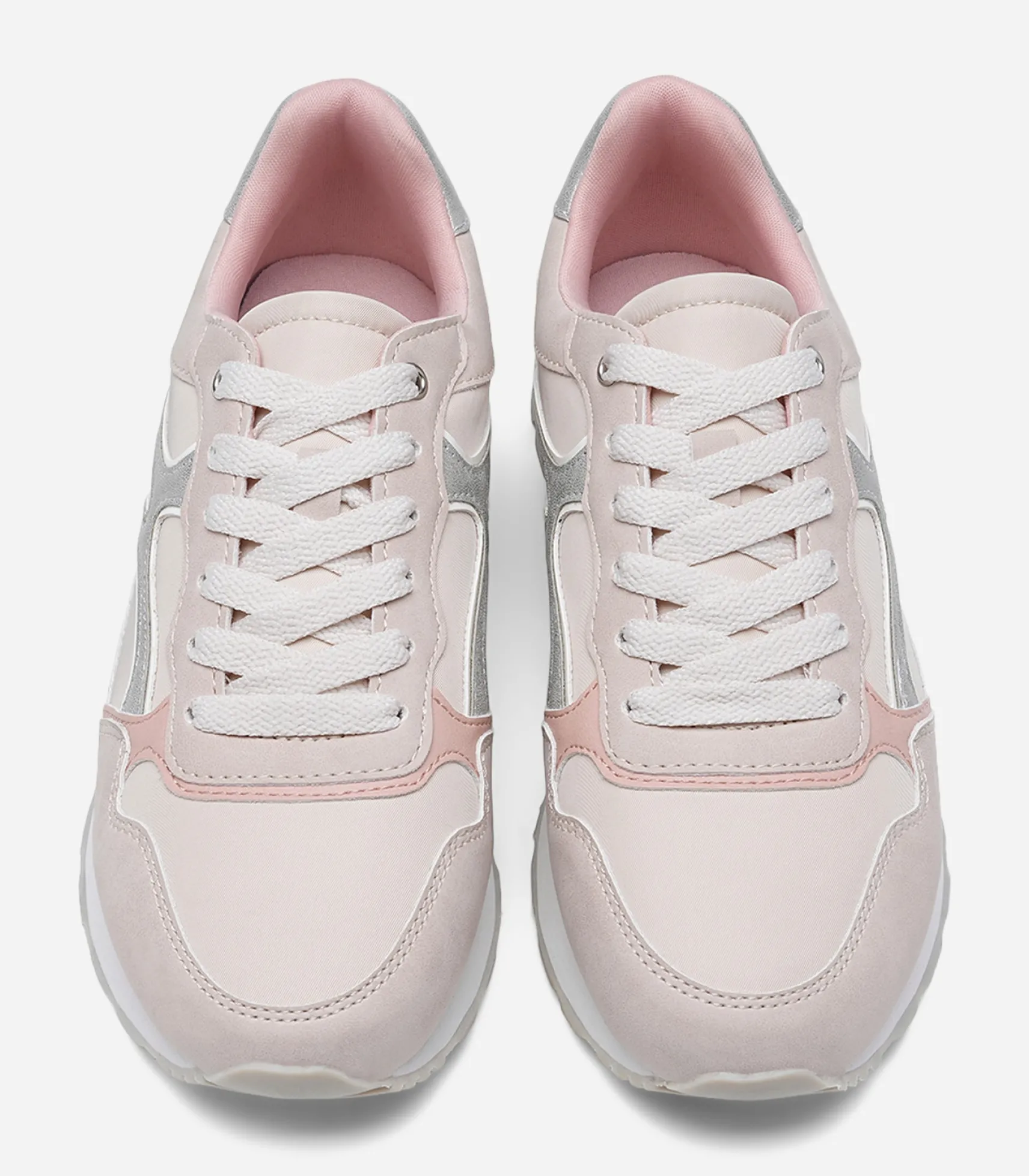 CLOU, Sneakers