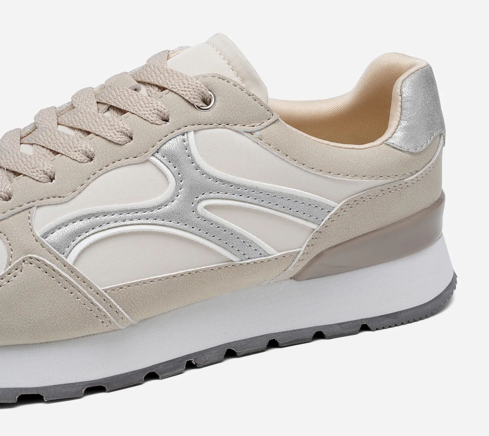 CLOU, Sneakers