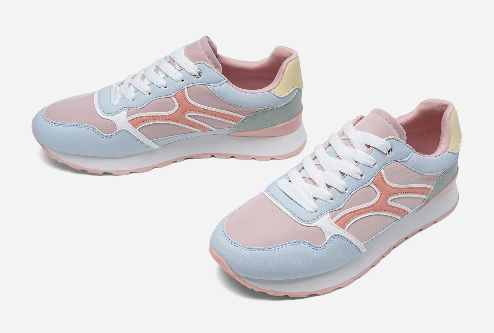 CLOU, Sneakers