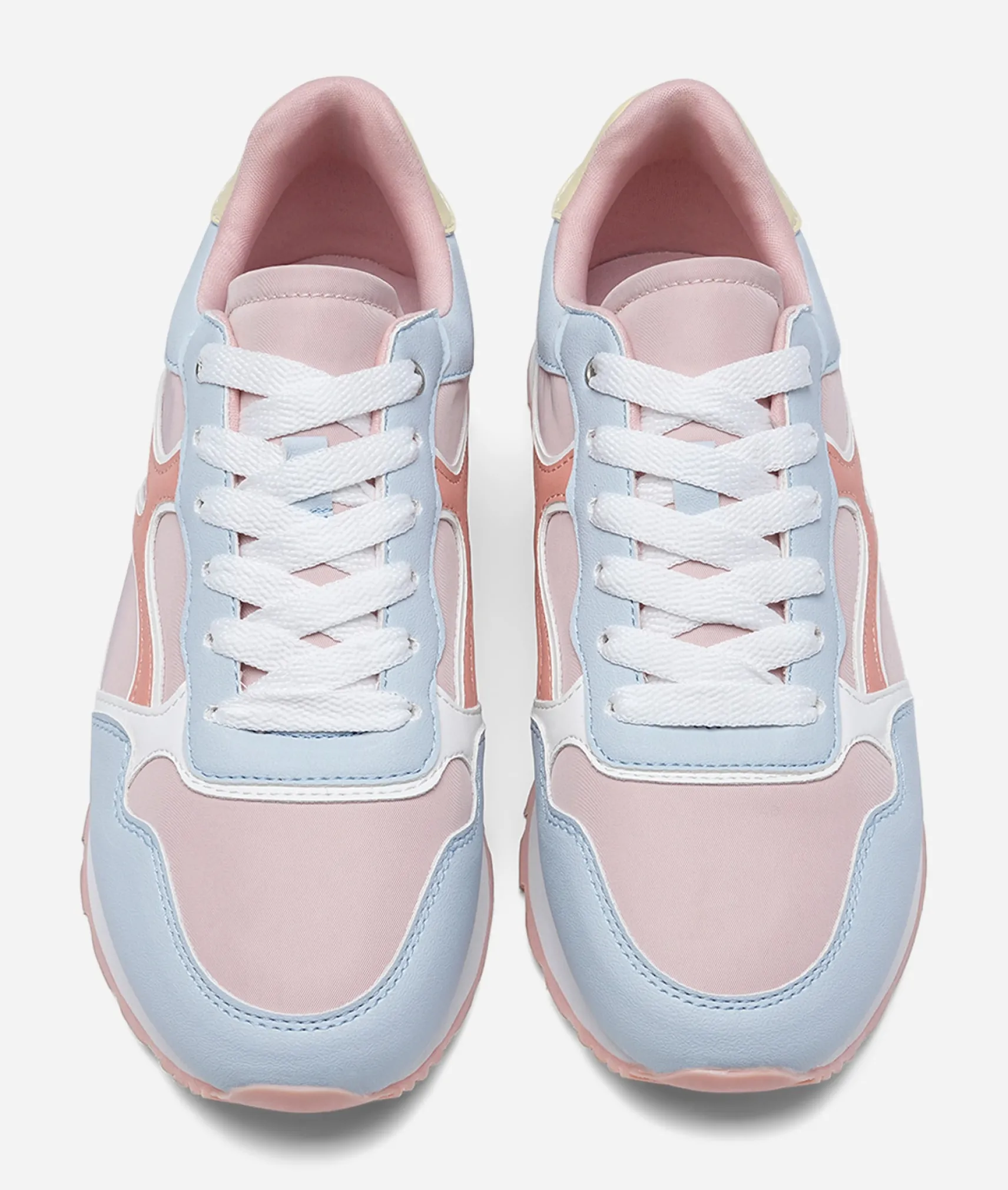 CLOU, Sneakers