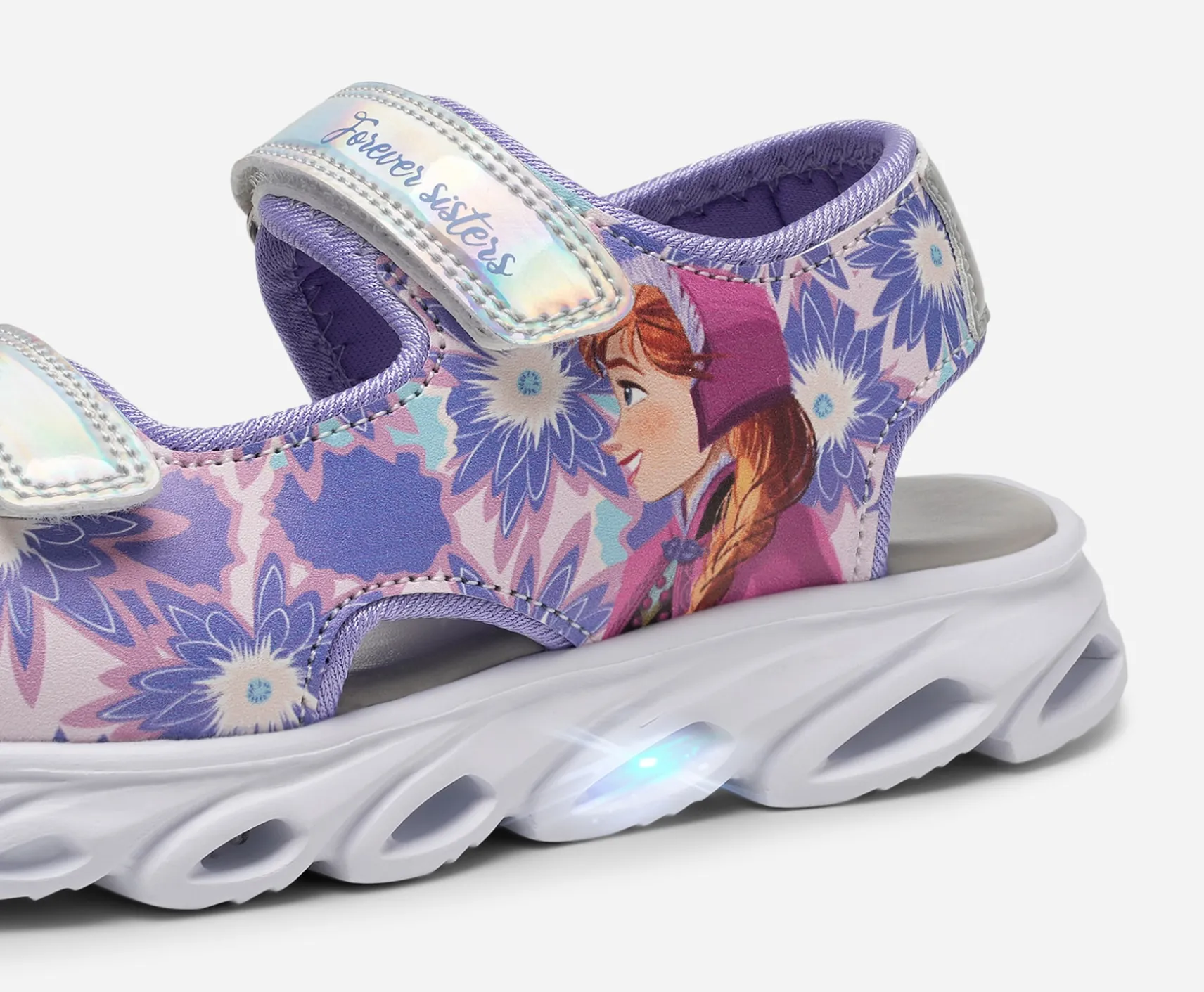 FROZEN, Blinkande sandaler