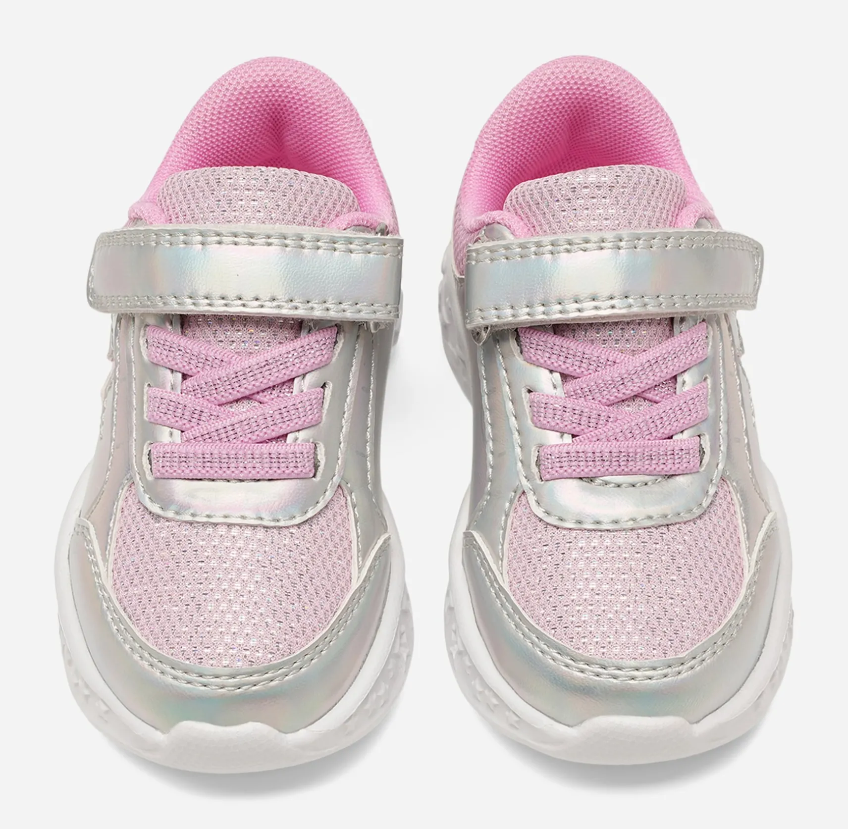 Mino, Blinkande sneakers
