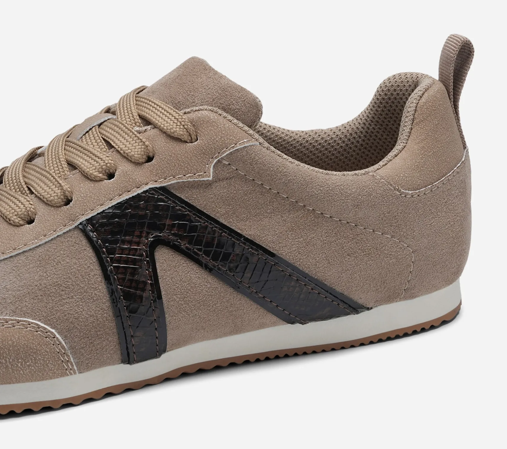 VOX, Sneakers