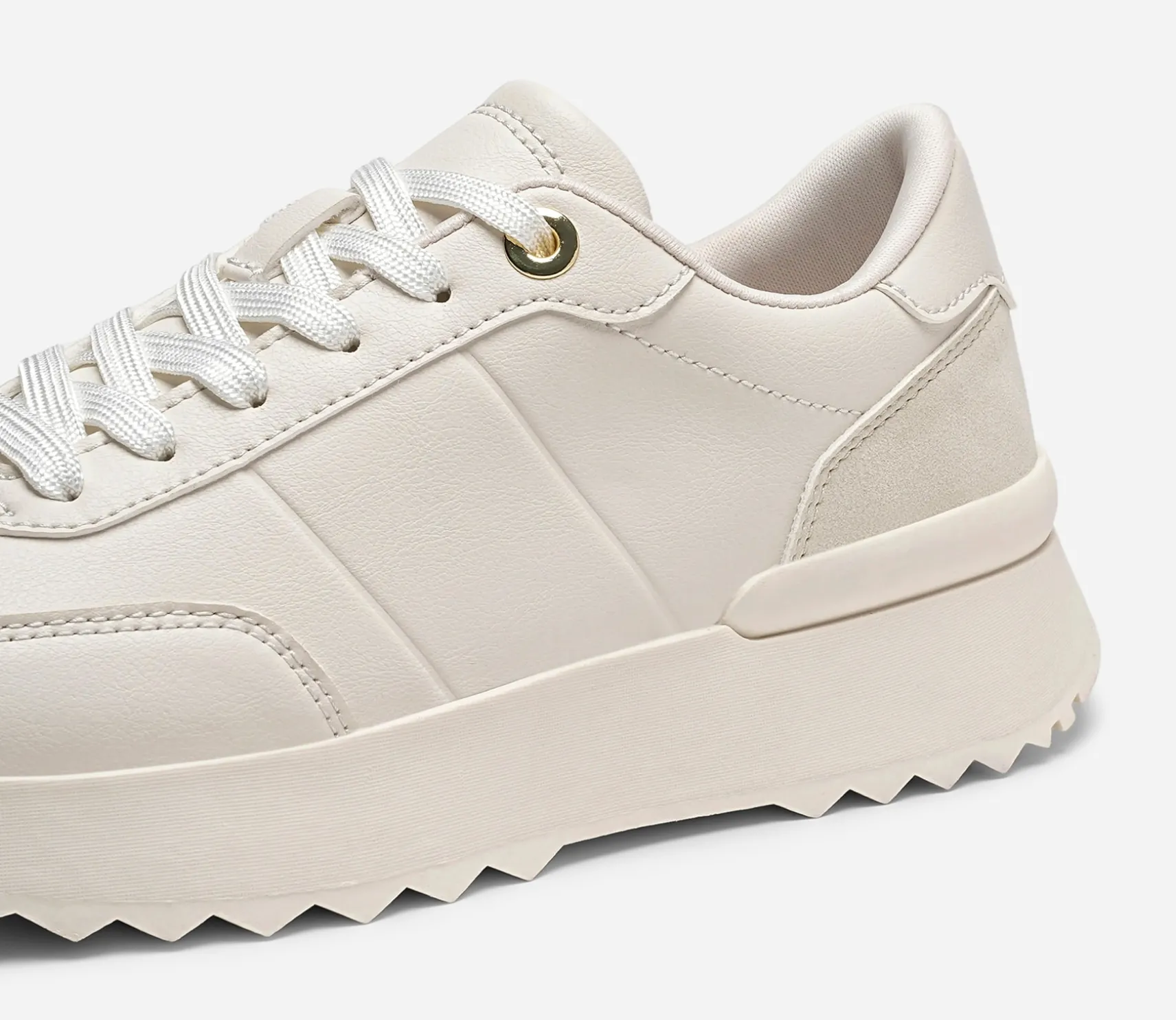 VOX, Sneakers