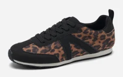 VOX, Sneakers