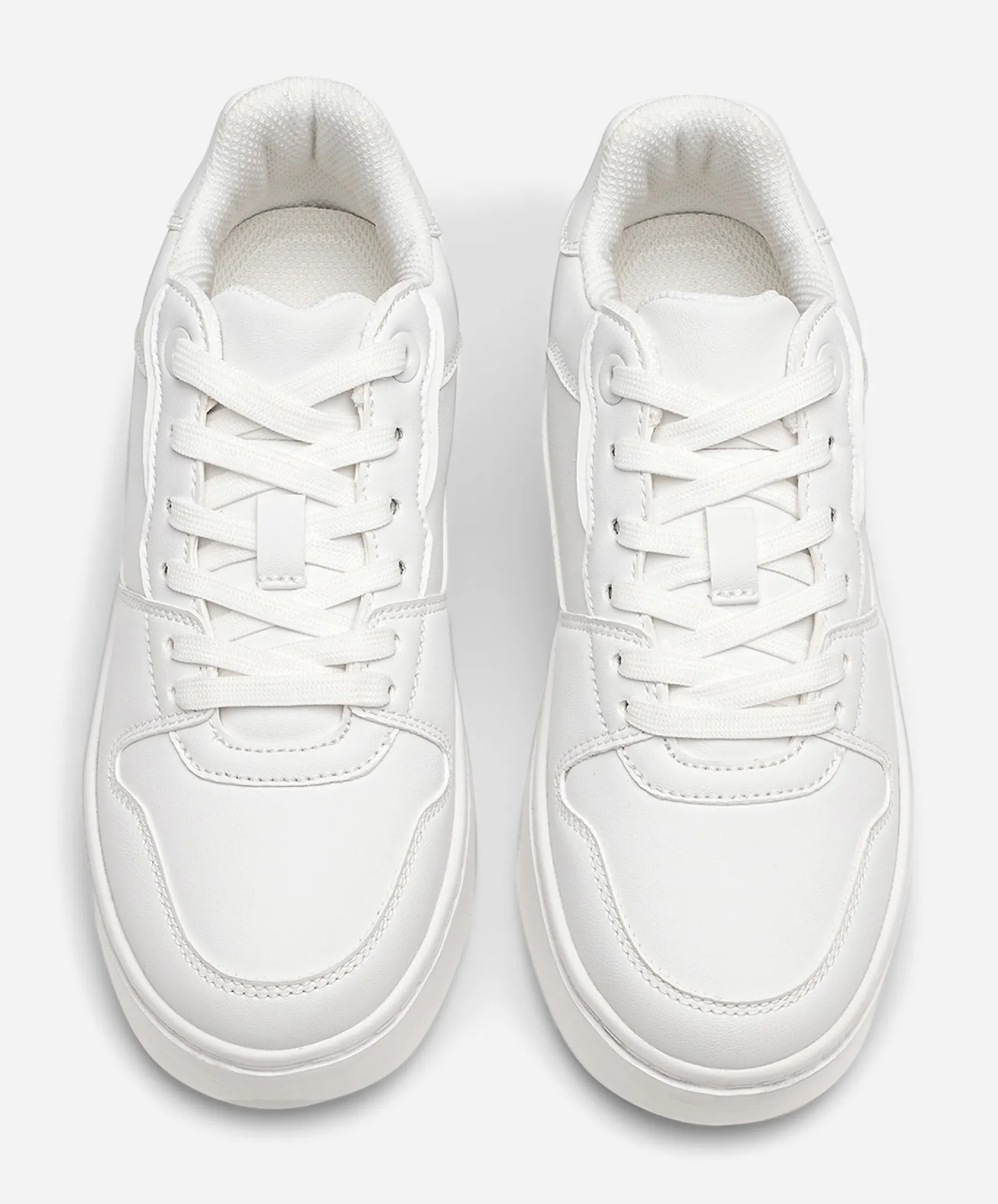 VOX, Sneakers